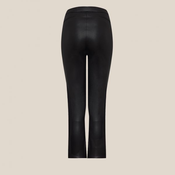 Shortened leather pants in black